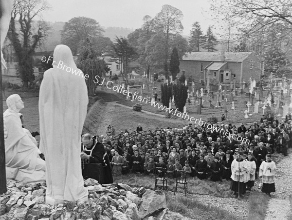 PRAYING FOR DEAD AT BALLYPOUSTA CEMETERY CANON HARMON & FR.T.COUNIHAN S.J.